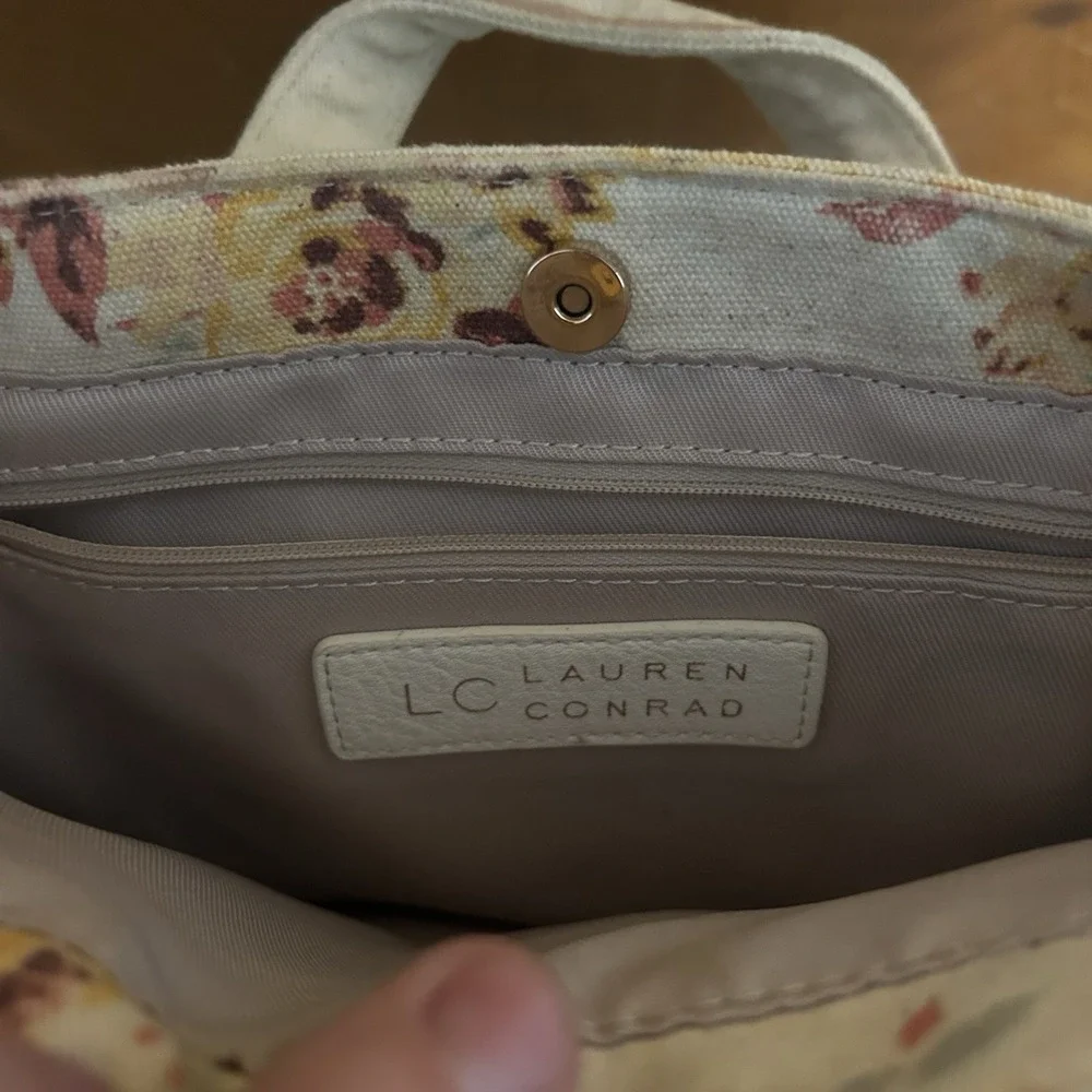 LC‎ LAUREN CONRAD Cream Floral Women's Handbag Purse Adjustable Strap